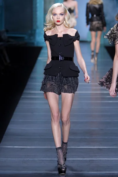 Look 30